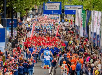 Multiple people at the start line at the Roparun race